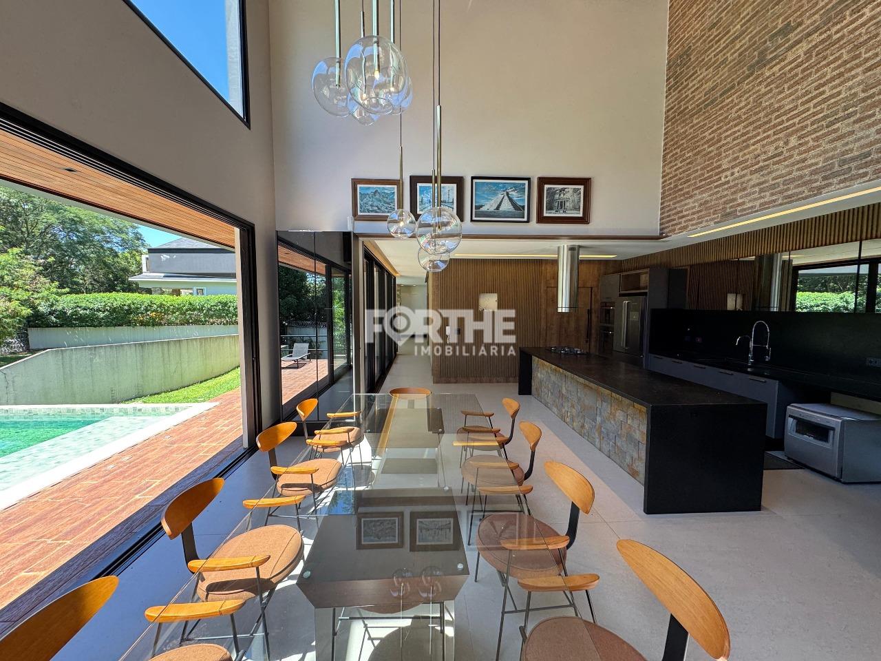 Sobrado em condomínio à venda no Região do Lago: 