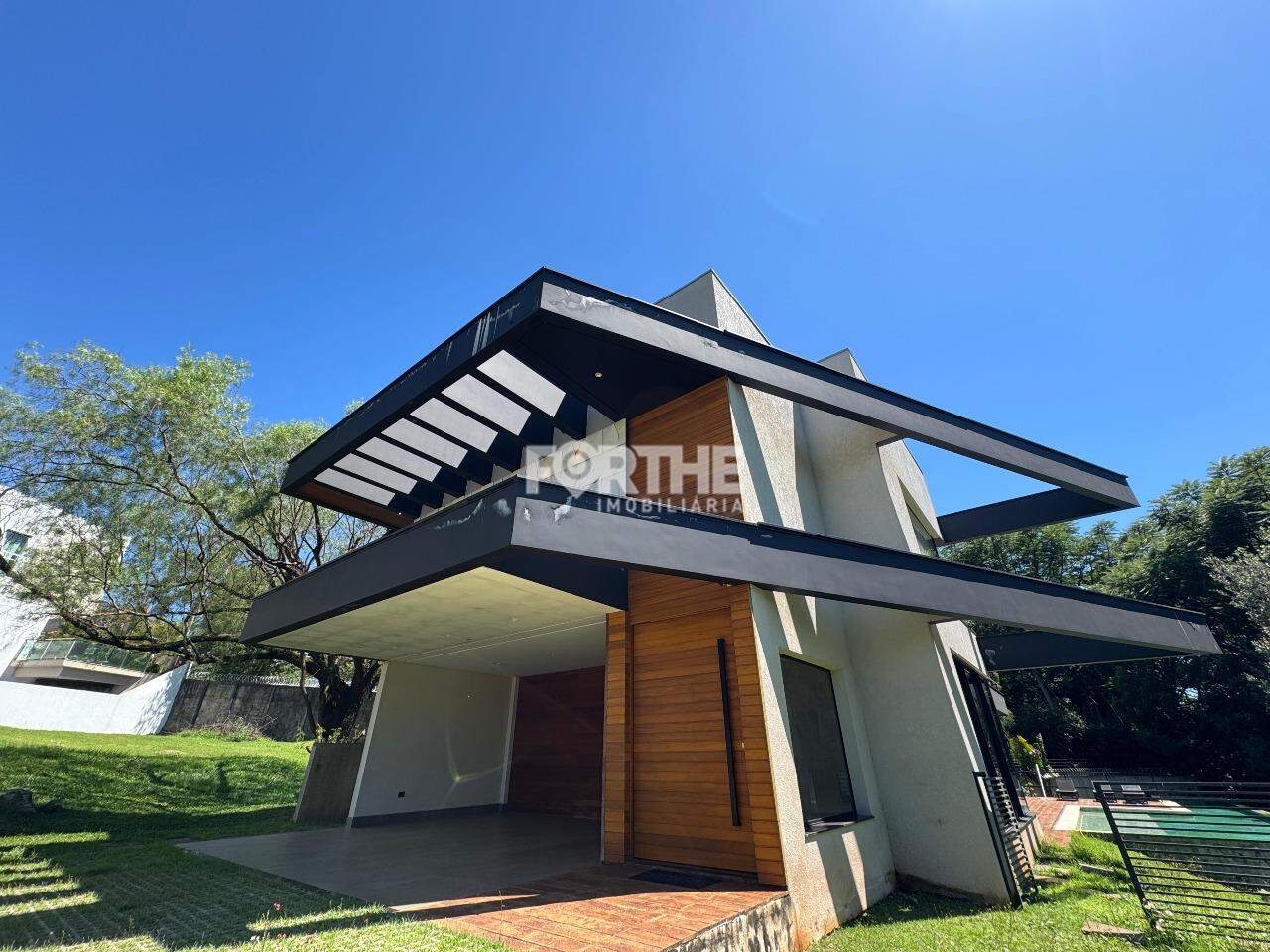 Sobrado em condomínio à venda no Região do Lago: 