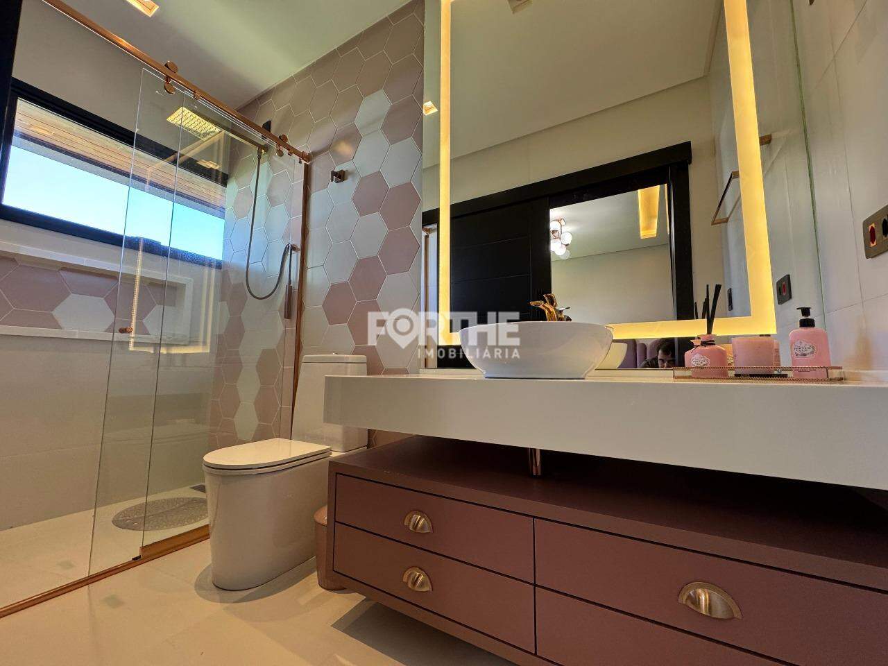 Sobrado em condomínio à venda no Região do Lago: 