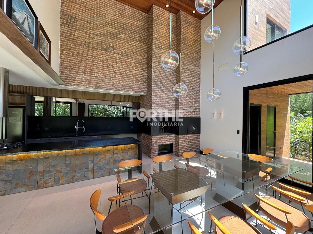 Sobrado em condomínio à venda no Região do Lago: 