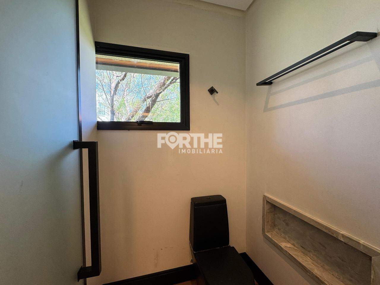 Sobrado em condomínio à venda no Região do Lago: 