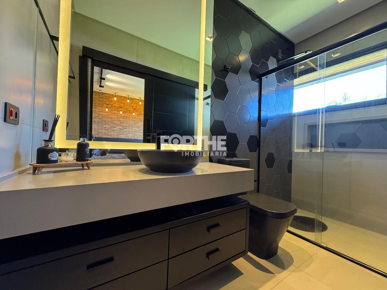 Sobrado em condomínio à venda no Região do Lago: 