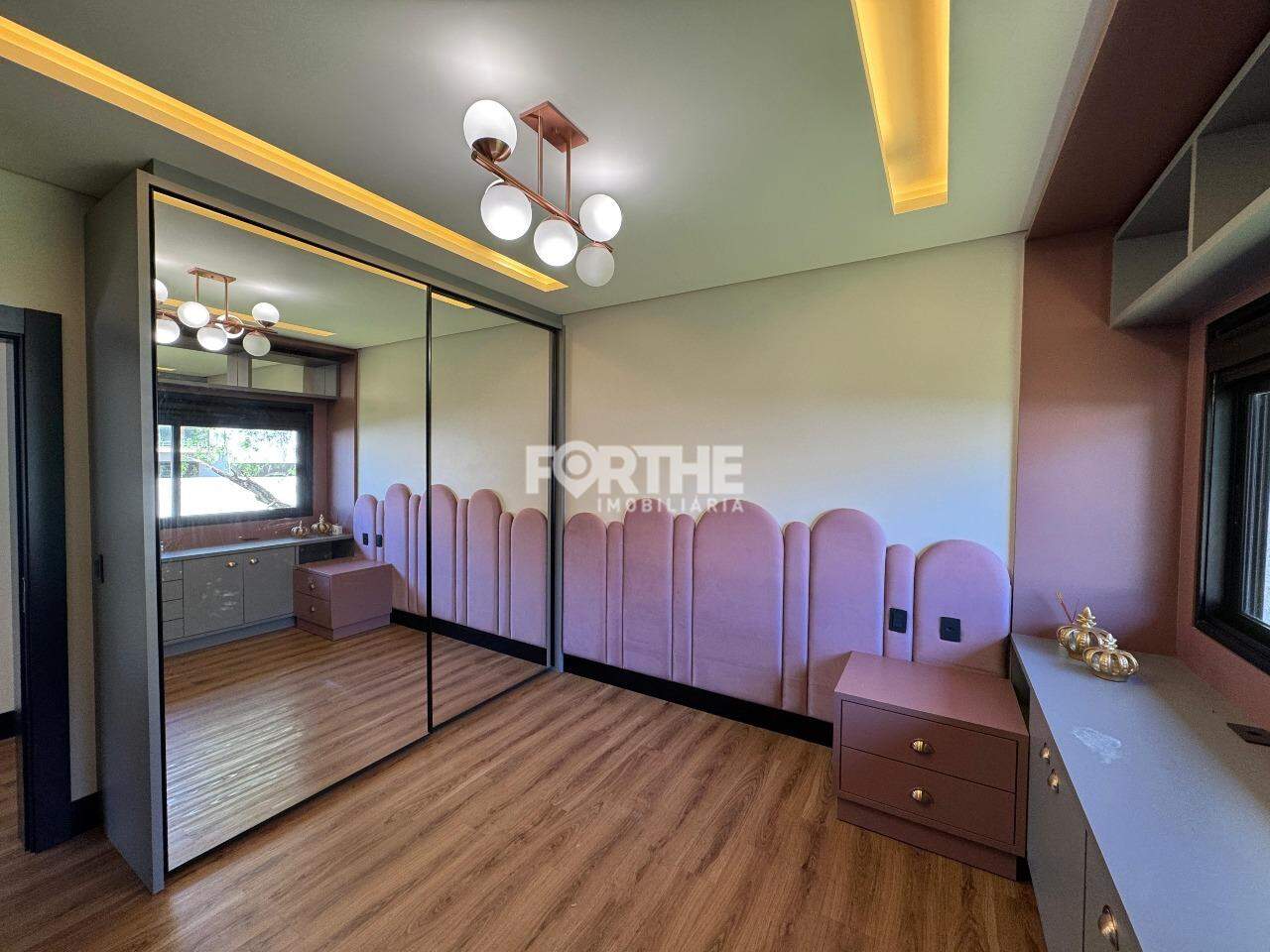 Sobrado em condomínio à venda no Região do Lago: 