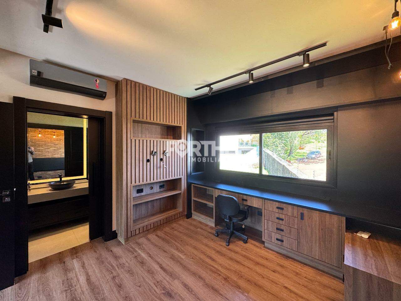 Sobrado em condomínio à venda no Região do Lago: 