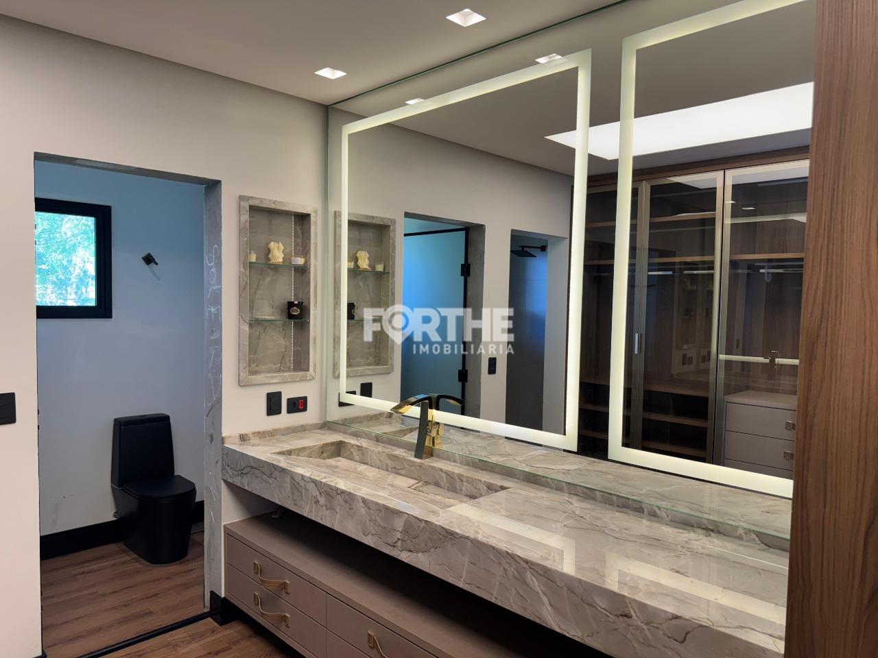 Sobrado em condomínio à venda no Região do Lago: 