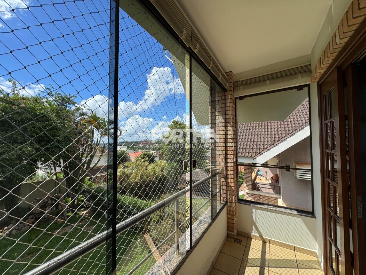 Sobrado em condomínio à venda no Country: 