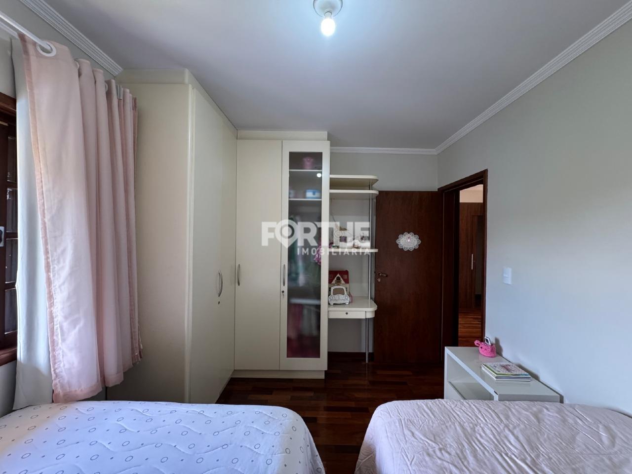 Sobrado em condomínio à venda no Country: 