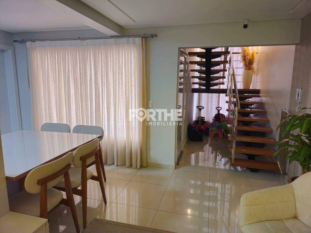 Sobrado à venda no Pioneiros Catarinenses: 