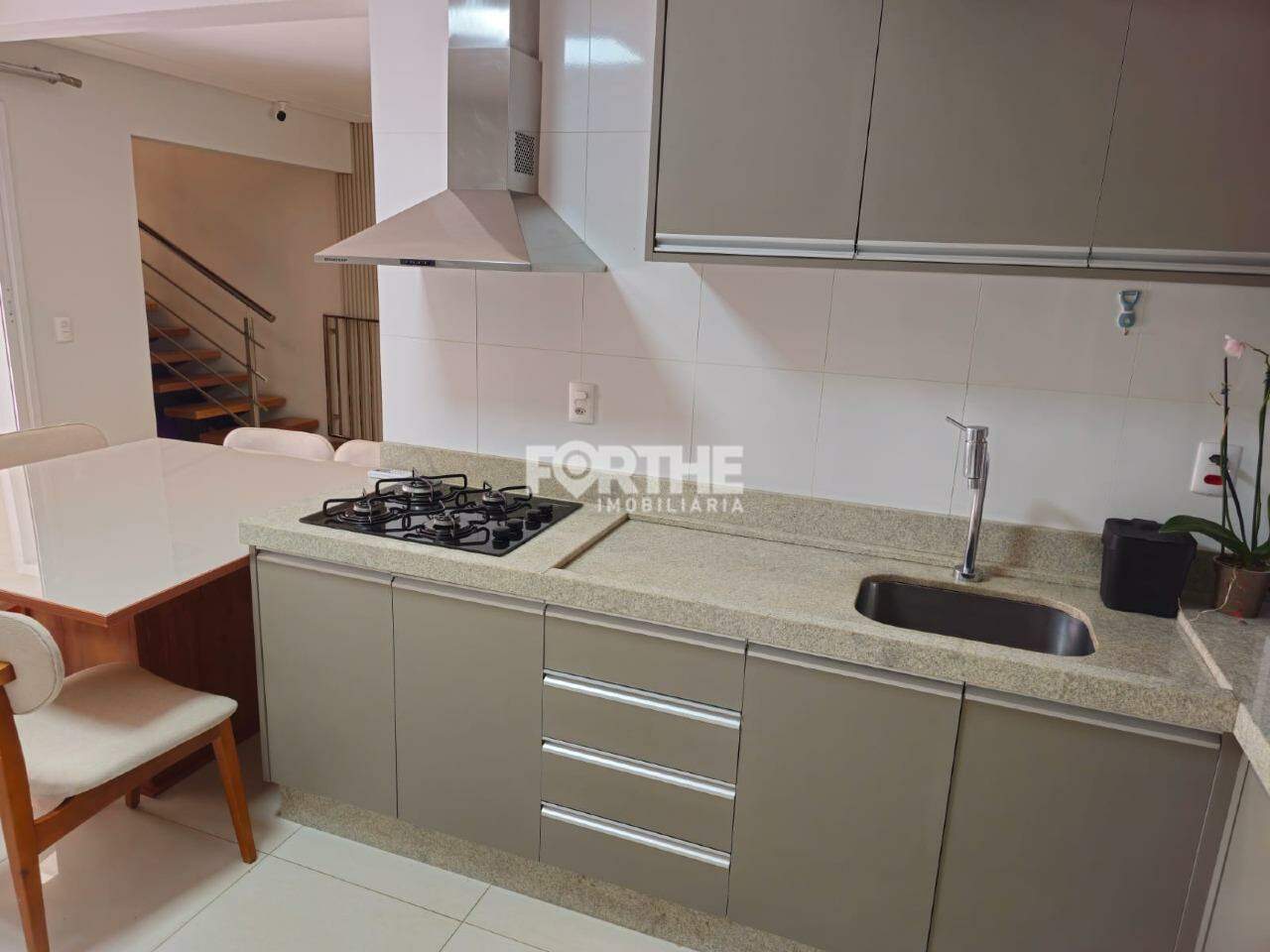 Sobrado à venda no Pioneiros Catarinenses: 