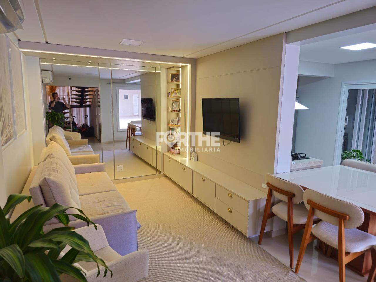 Sobrado à venda no Pioneiros Catarinenses: 