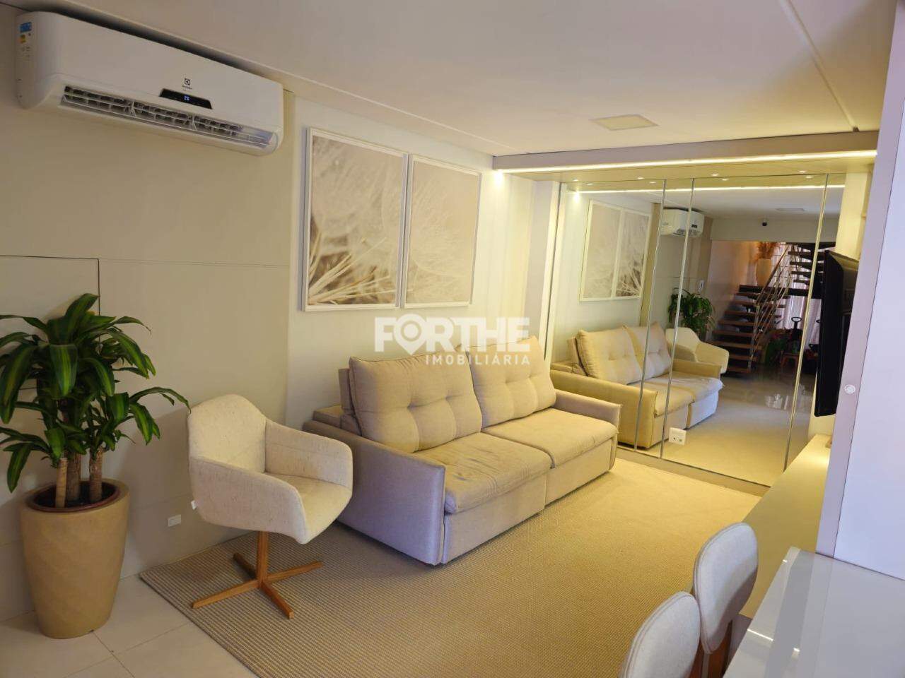 Sobrado à venda no Pioneiros Catarinenses: 