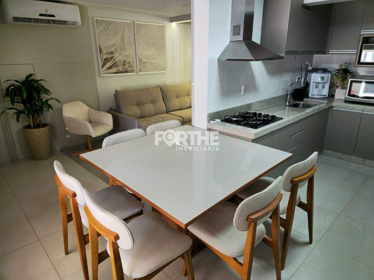 Sobrado à venda no Pioneiros Catarinenses: 