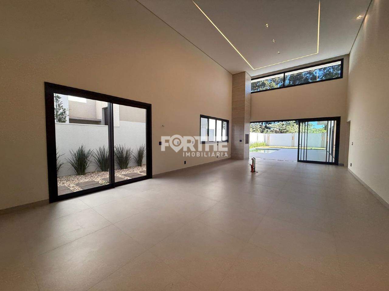 Casa em Condomínio à venda no Recanto Tropical: