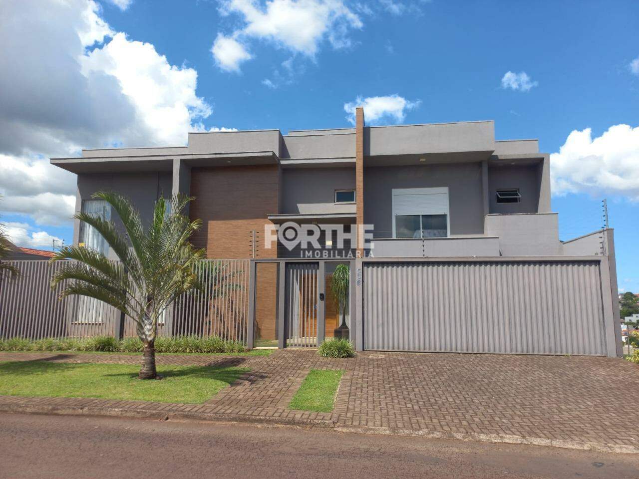 Sobrado 3 Dormitórios Pioneiros Catarinenses 221m²