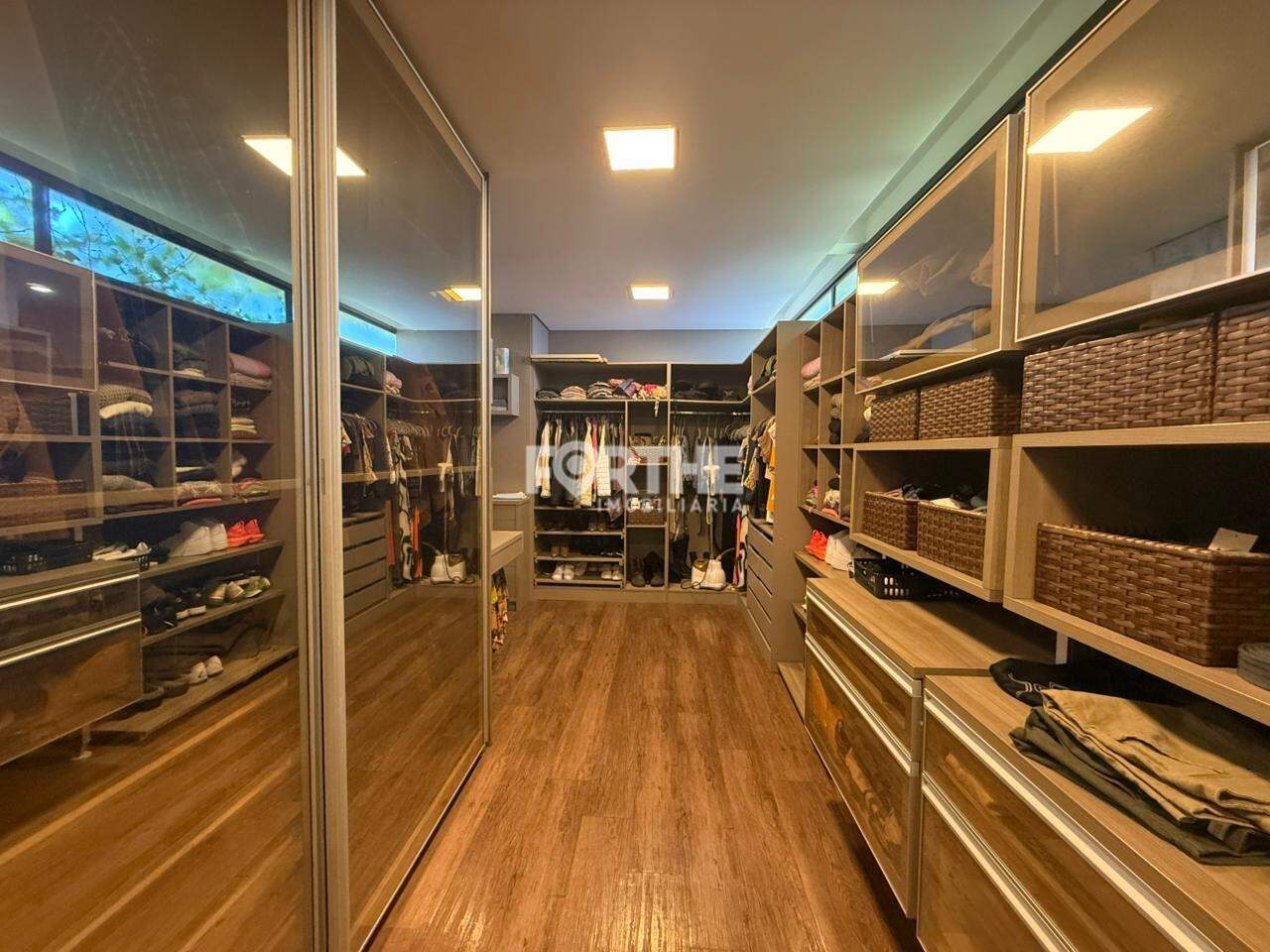 Sobrado em condomínio à venda no Country: 