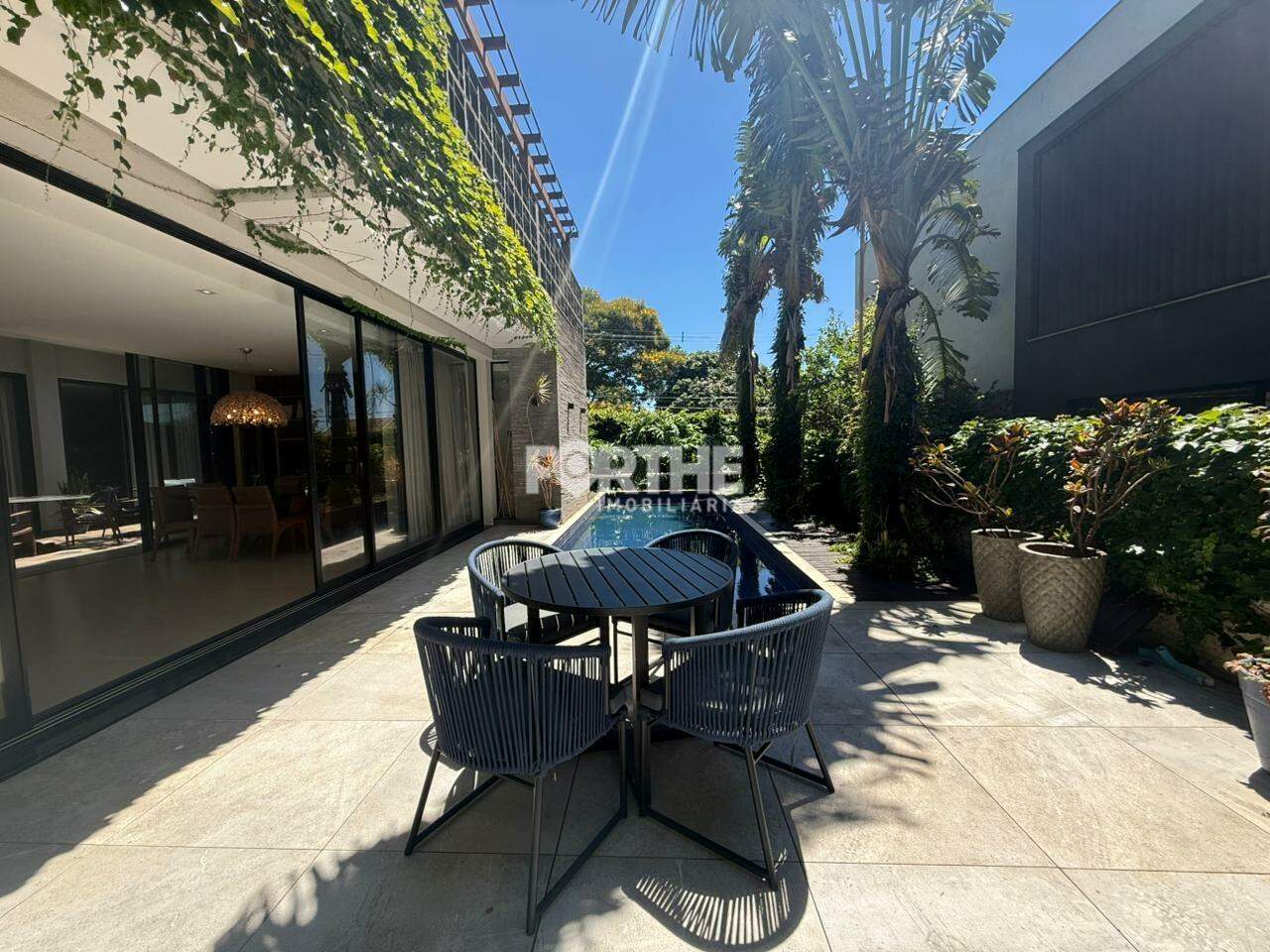 Sobrado em condomínio à venda no Country: 