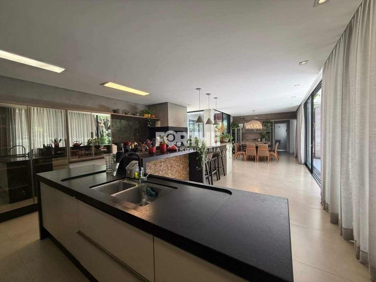 Sobrado em condomínio à venda no Country: 