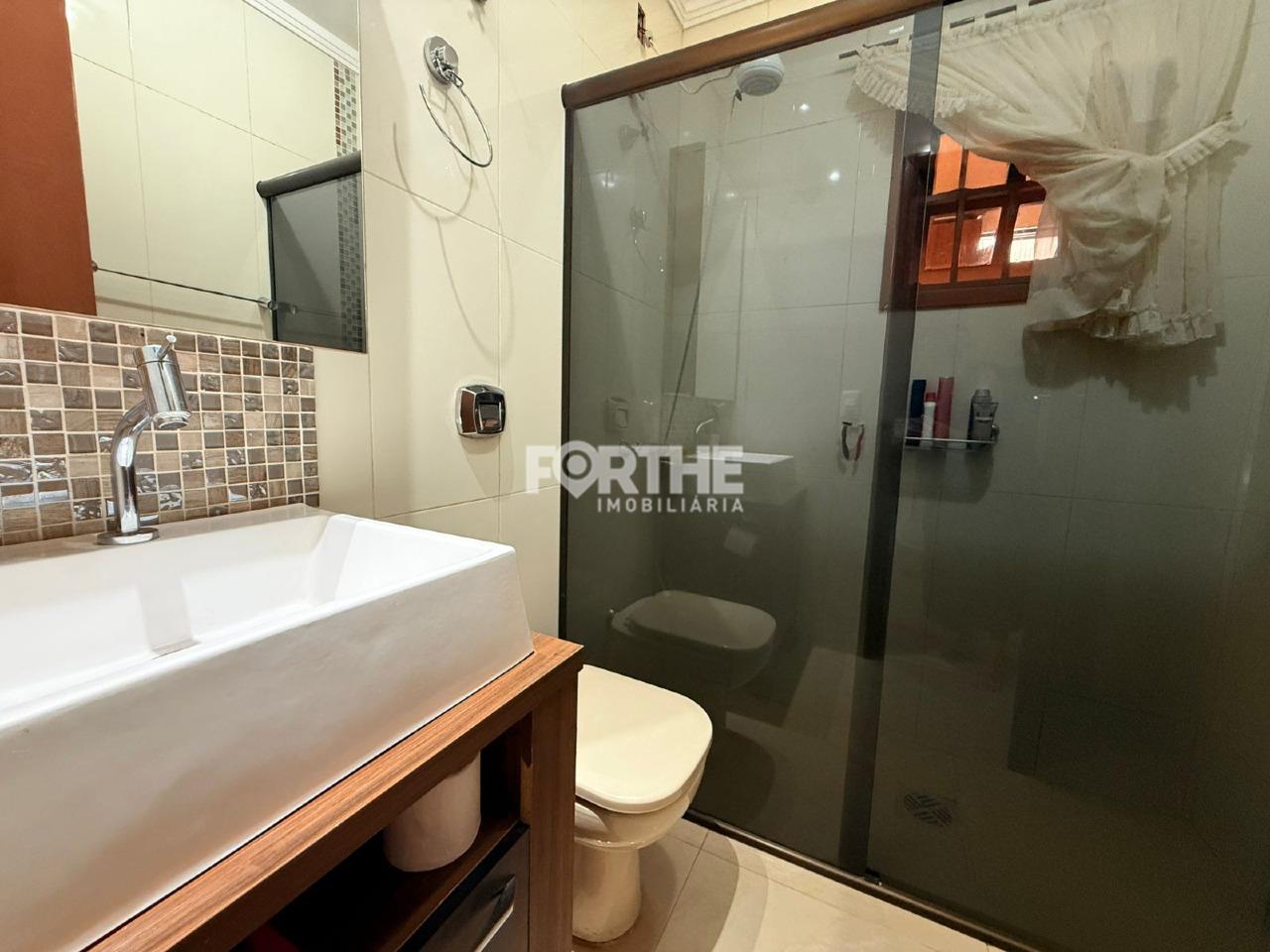 Casa à venda no Universitário: Banheiro social