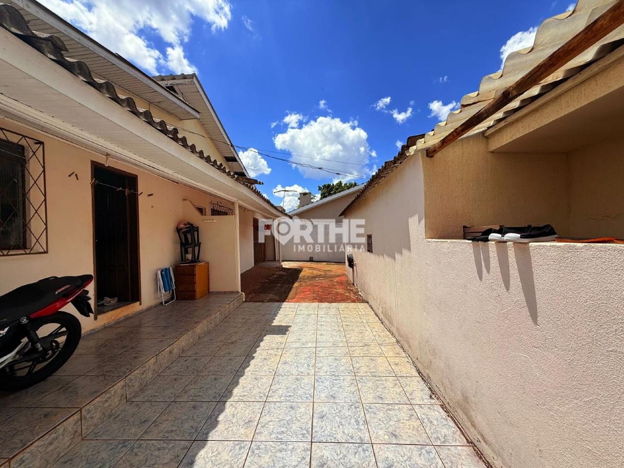 Casa à venda no Universitário: Kitnets