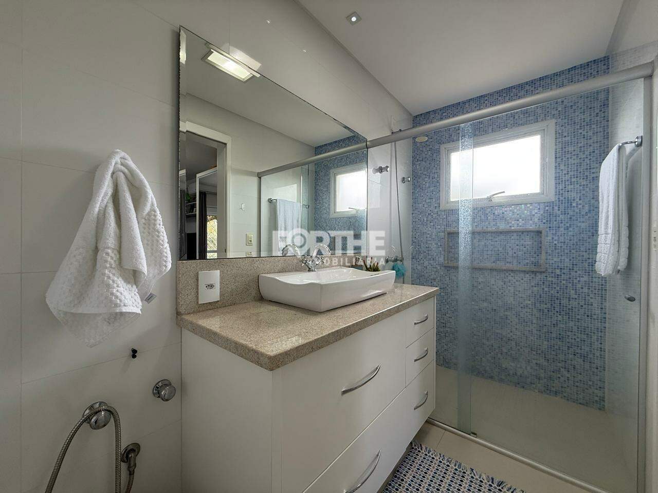 Sobrado em condomínio à venda no Country: 