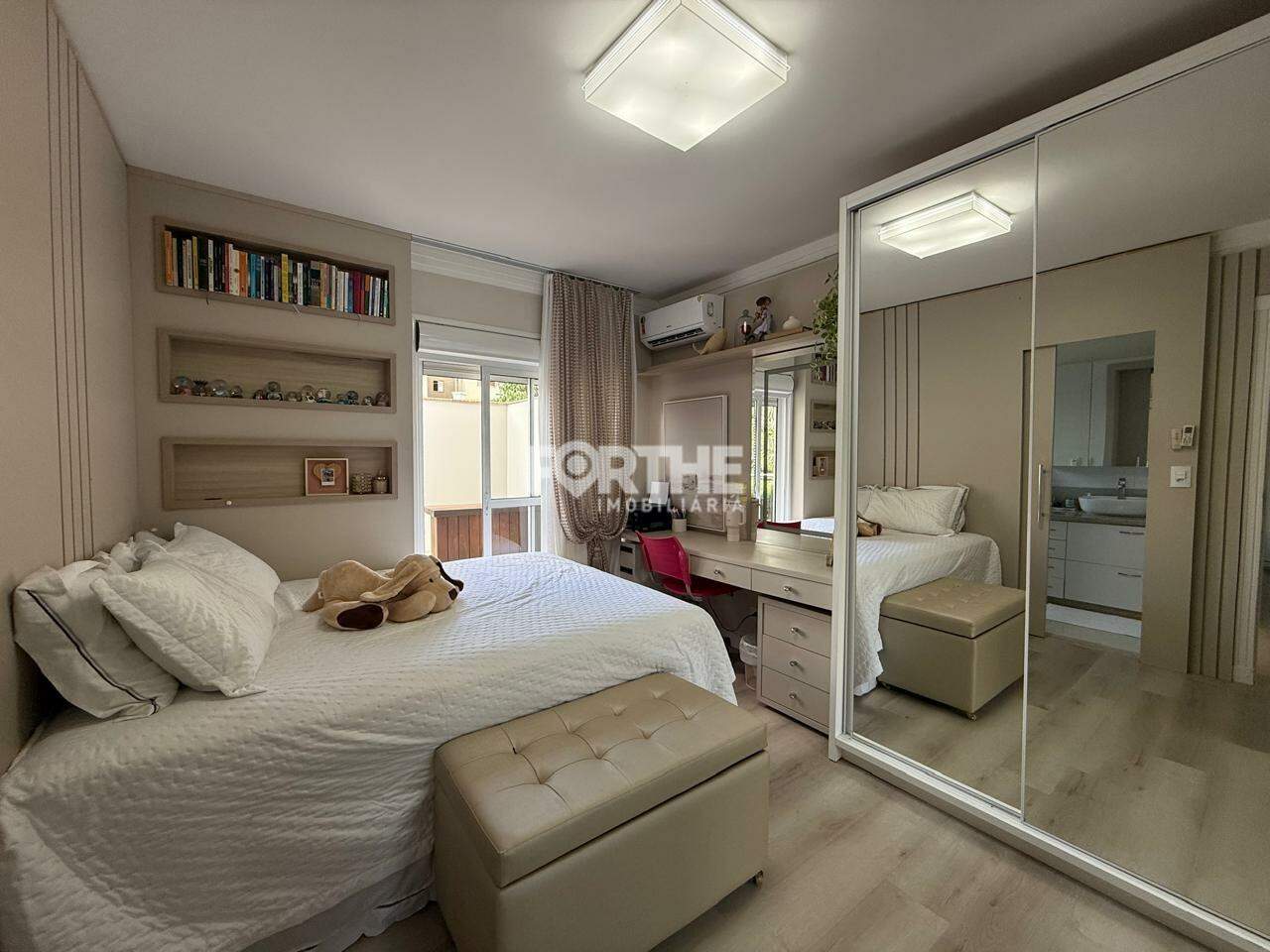 Sobrado em condomínio à venda no Country: 