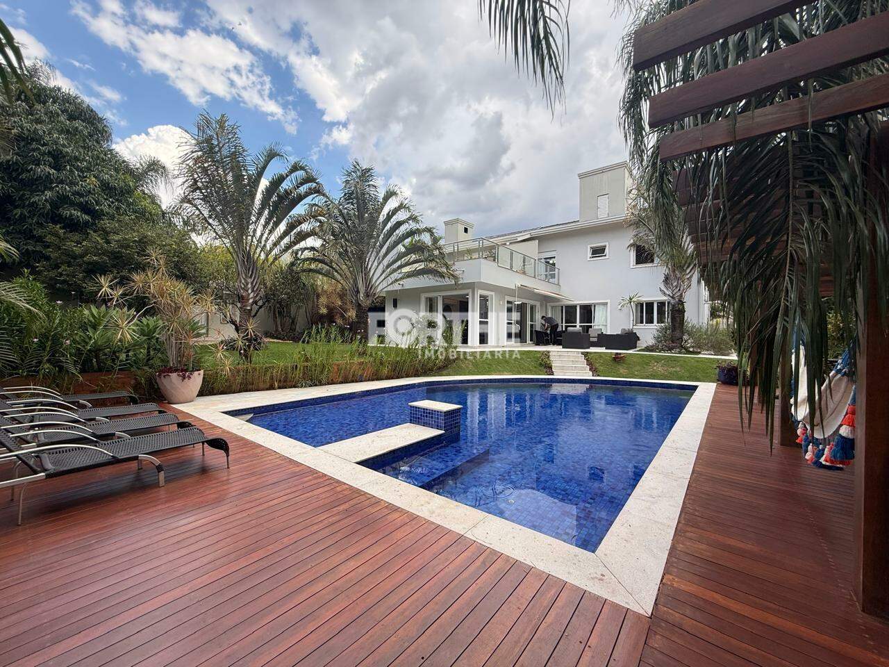 Sobrado em condomínio à venda no Country: 