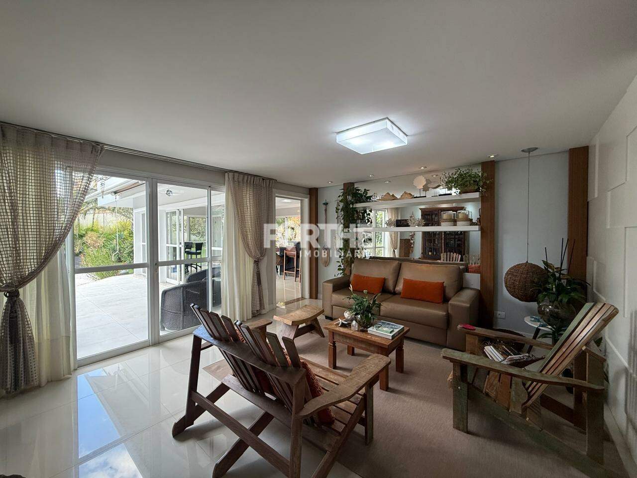 Sobrado em condomínio à venda no Country: 