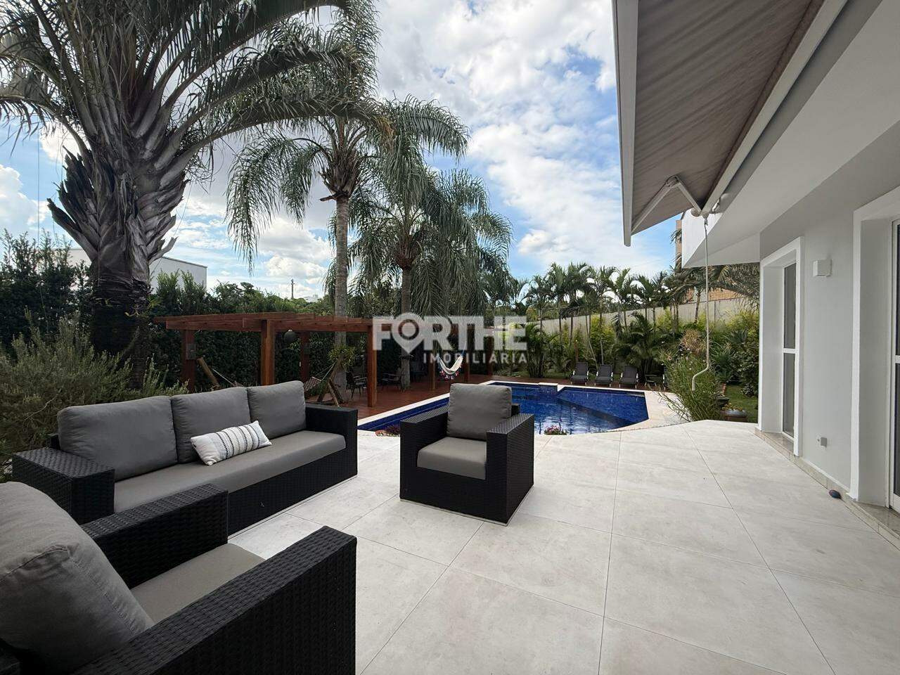 Sobrado em condomínio à venda no Country: 