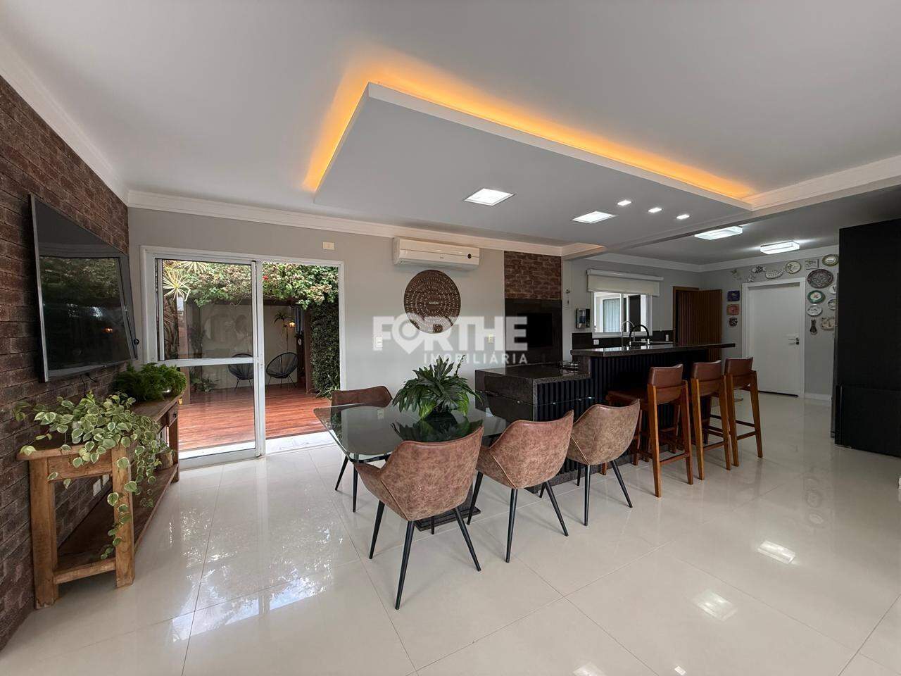 Sobrado em condomínio à venda no Country: 