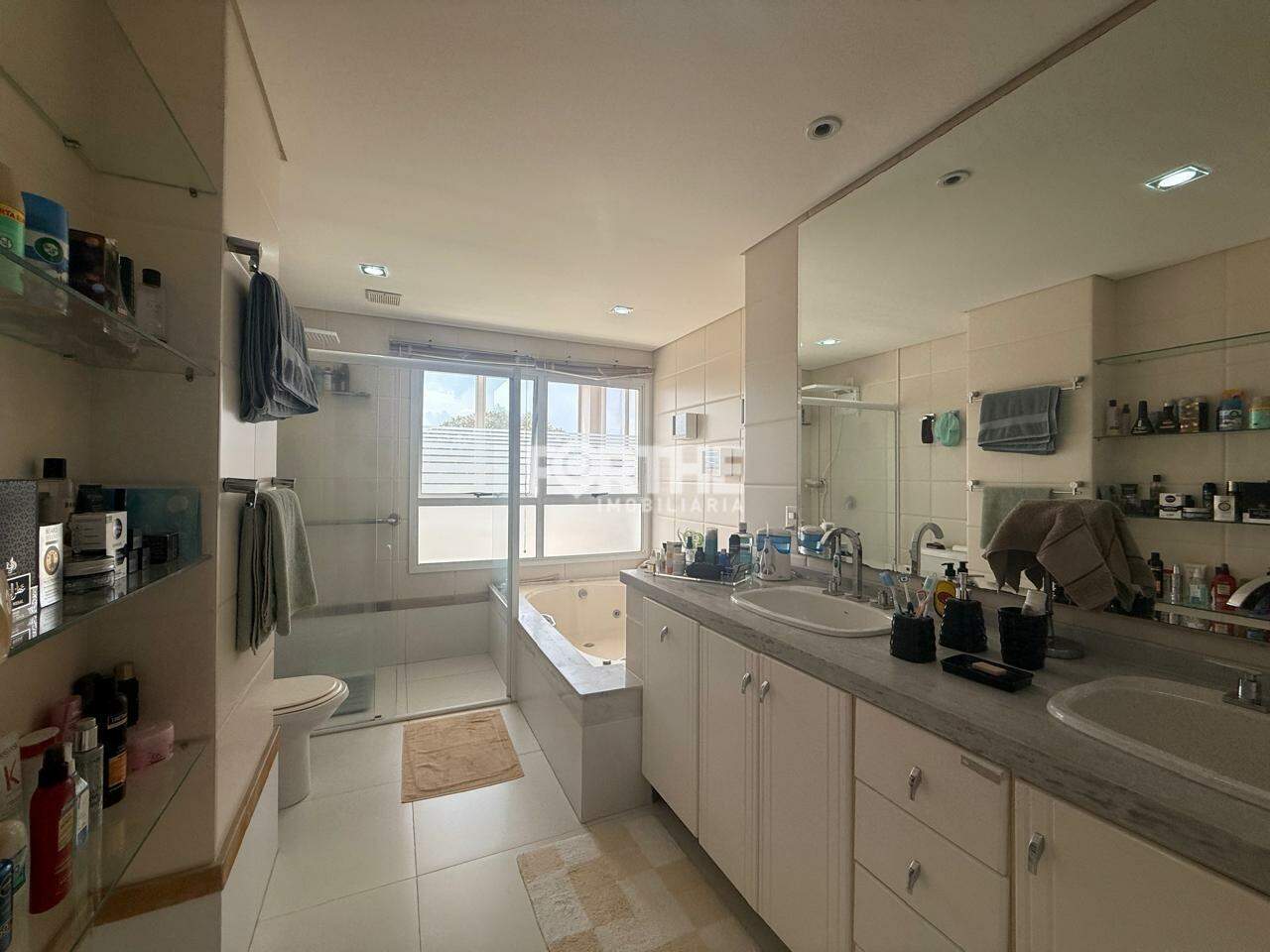 Sobrado em condomínio à venda no Região do Lago: 