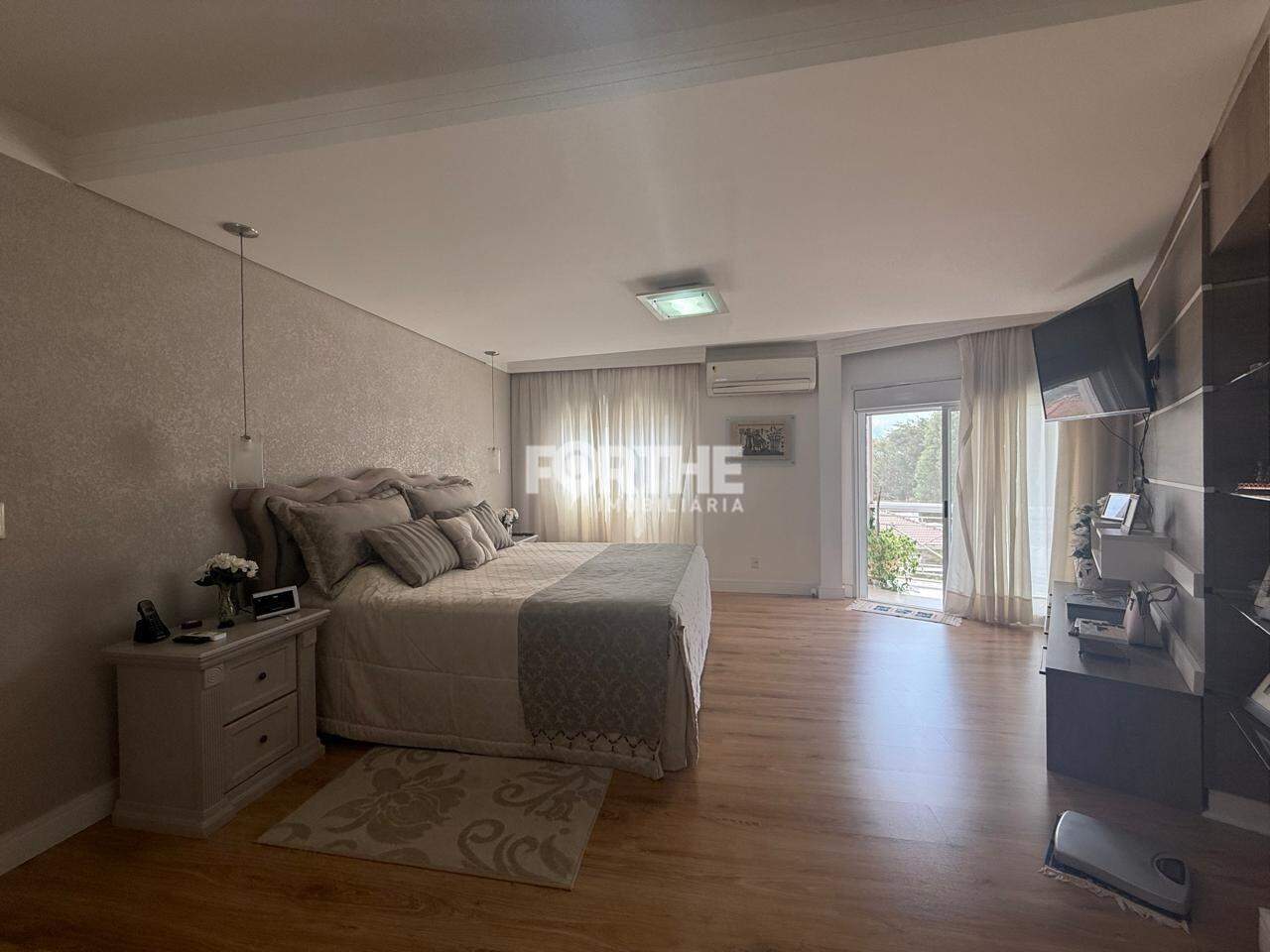 Sobrado em condomínio à venda no Região do Lago: 