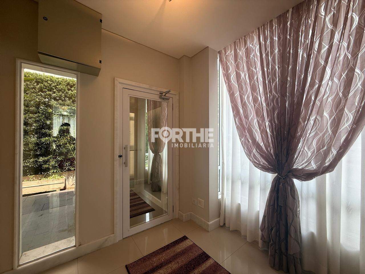 Sobrado em condomínio à venda no Região do Lago: 