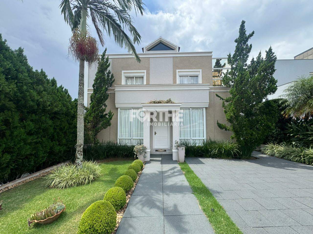 Sobrado em condomínio à venda no Região do Lago: 