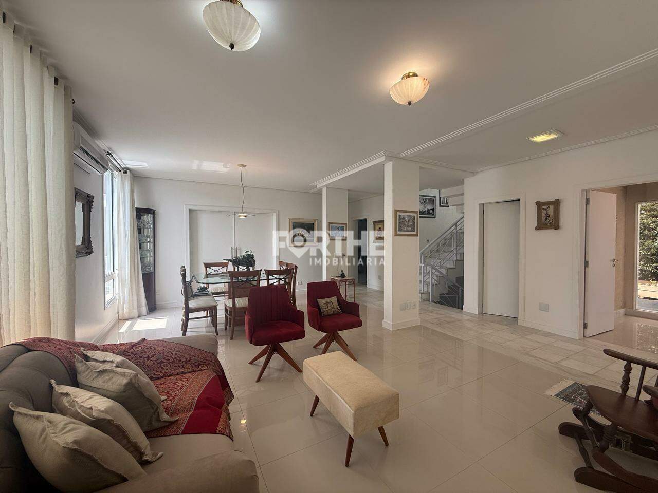 Sobrado em condomínio à venda no Região do Lago: 