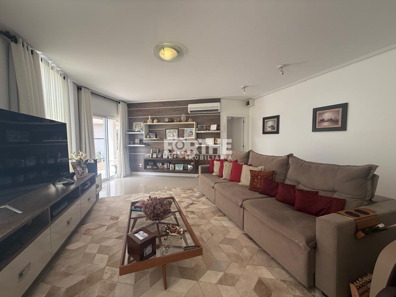 Sobrado em condomínio à venda no Região do Lago: 