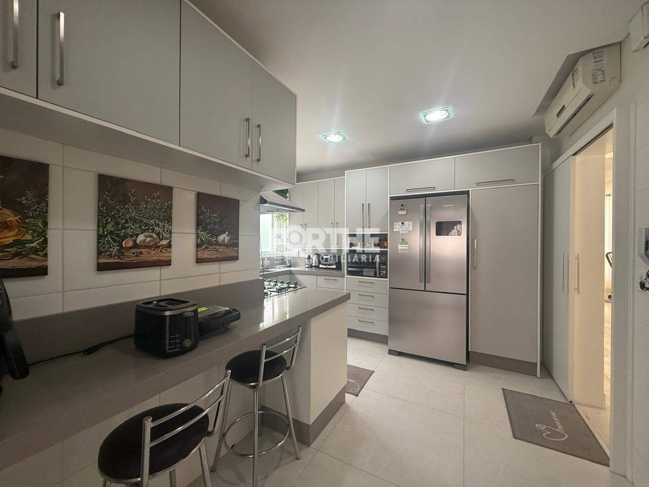 Sobrado em condomínio à venda no Região do Lago: 