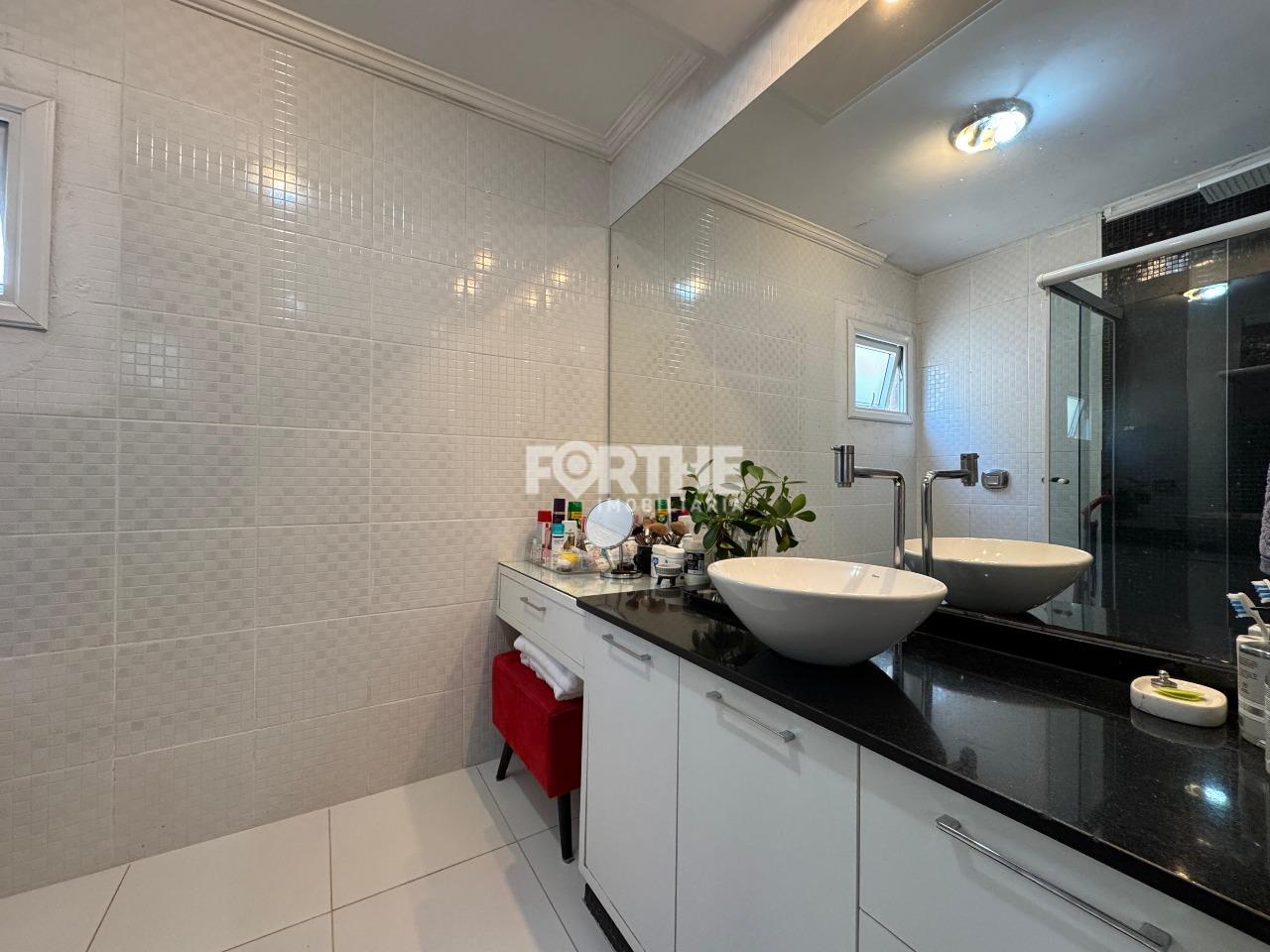 Sobrado em condomínio à venda no Country: 