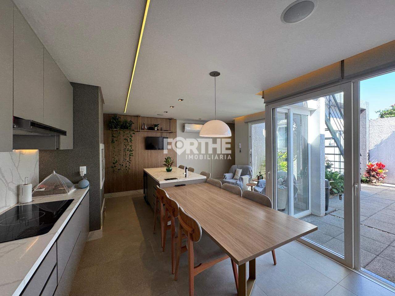 Sobrado em condomínio à venda no Country: 