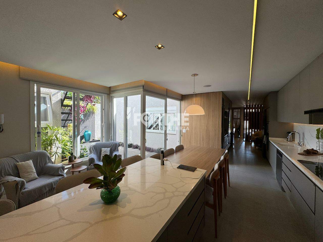 Sobrado em condomínio à venda no Country: 