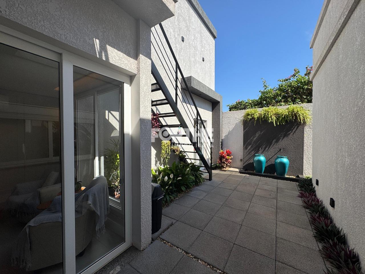 Sobrado em condomínio à venda no Country: 