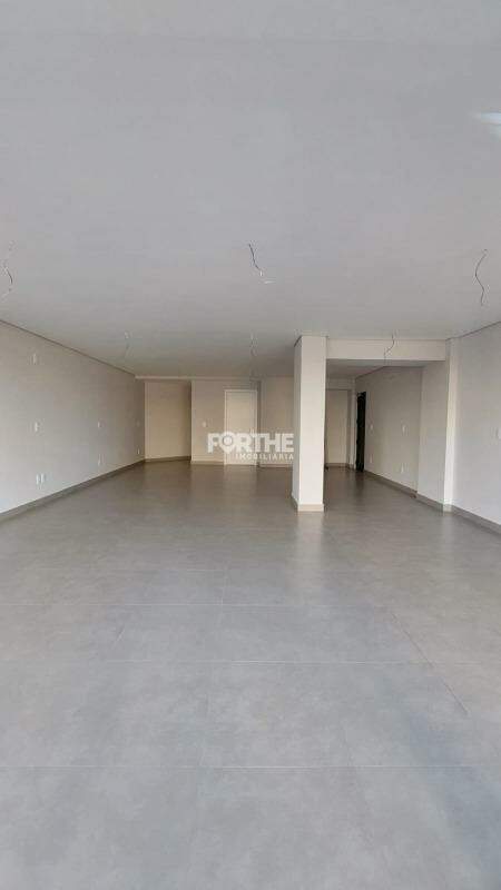 Sala comercial à venda no Neva: 