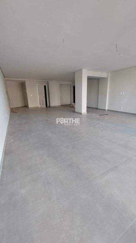 Sala comercial à venda no Neva: 