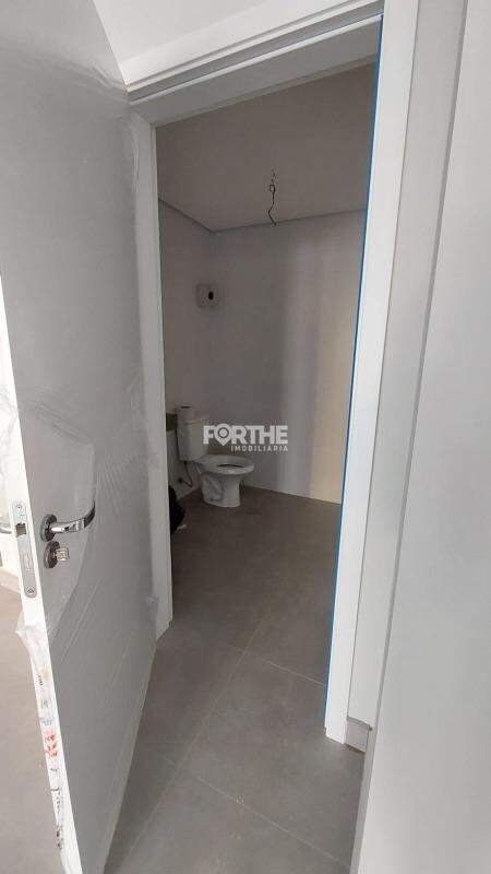 Sala comercial à venda no Neva: 