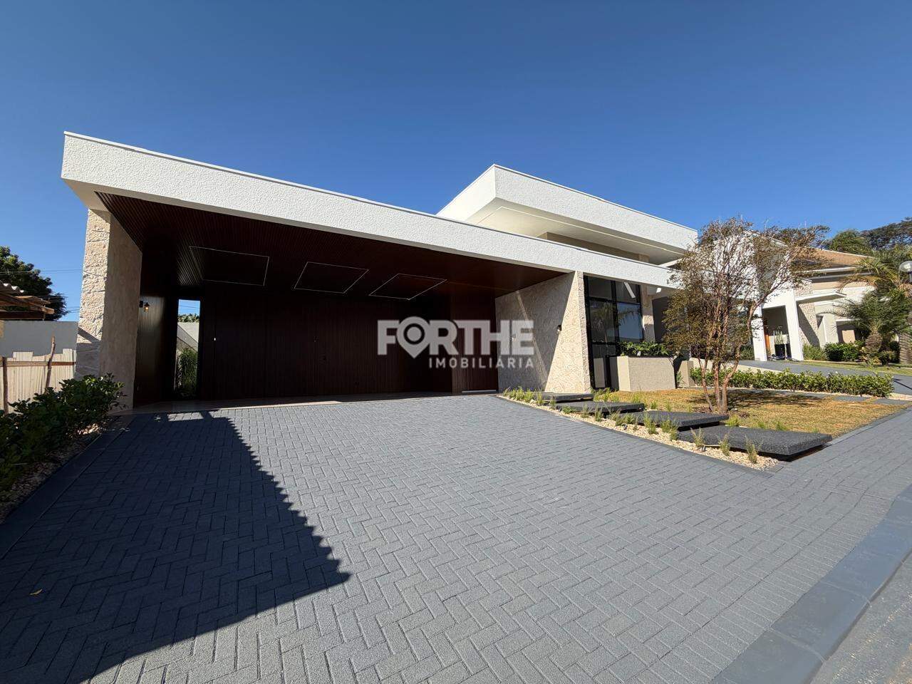 Casa em Condomínio 4 Dormitórios Recanto Tropical 300m²