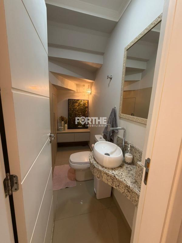 Sobrado à venda no Recanto Tropical: 