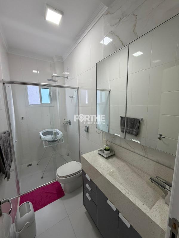 Sobrado à venda no Recanto Tropical: 