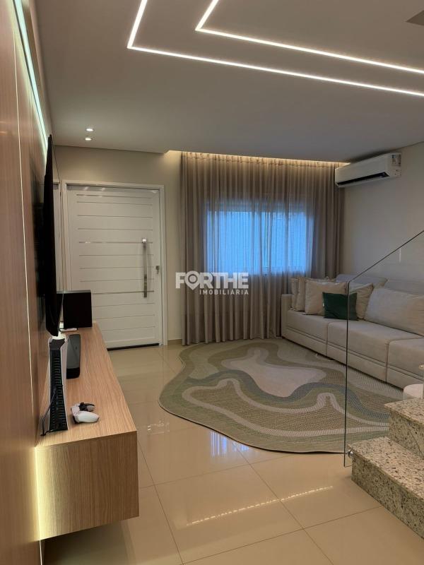 Sobrado à venda no Recanto Tropical: 