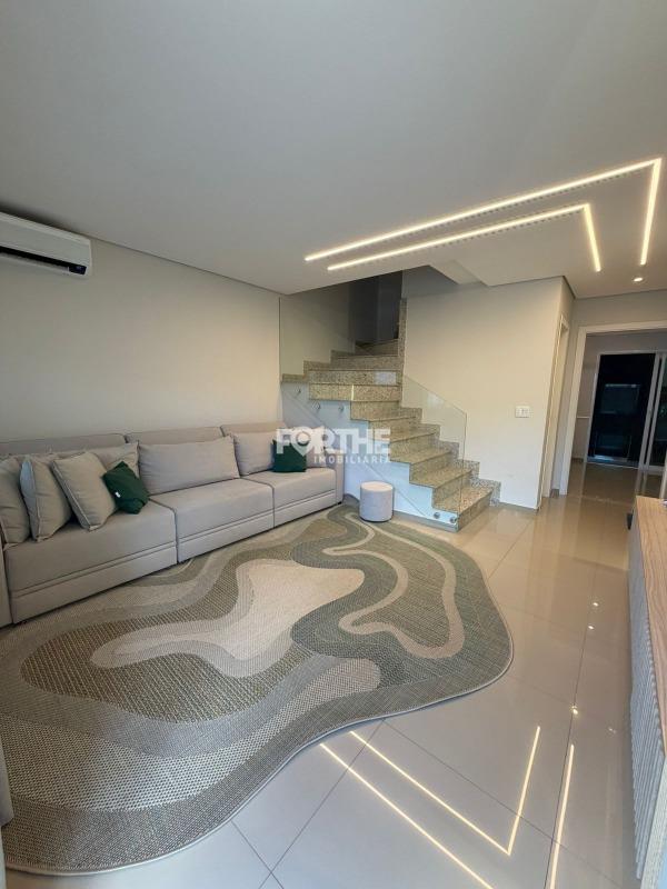 Sobrado à venda no Recanto Tropical: 