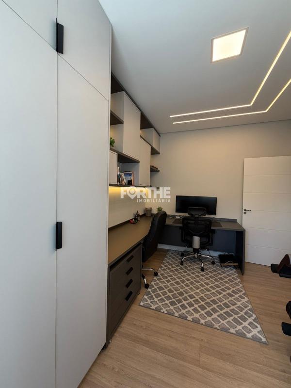 Sobrado à venda no Recanto Tropical: 