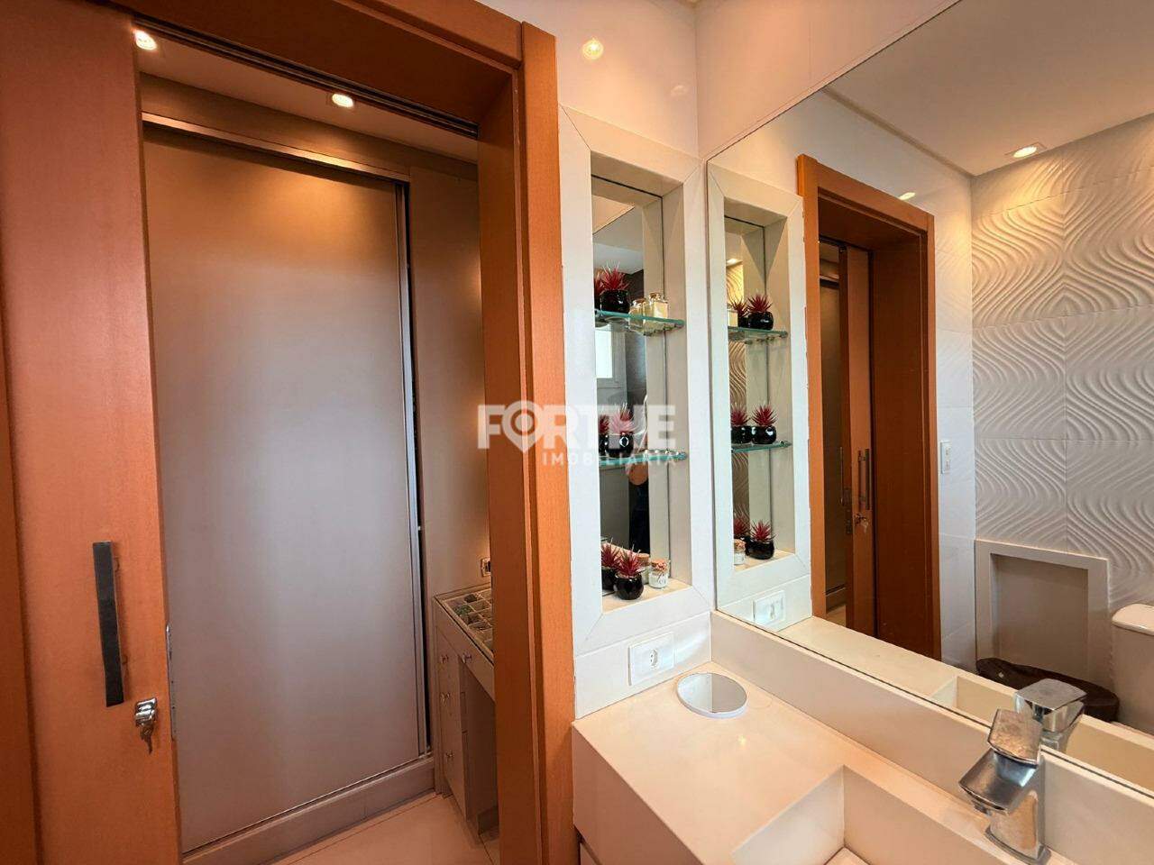 Apartamento à venda no Centro: BANHEIRO SUÍTE